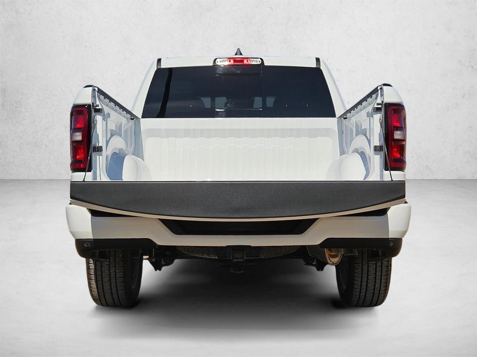 2026 RAM 1500 Express Crew Cab 4x2 5'7" Box