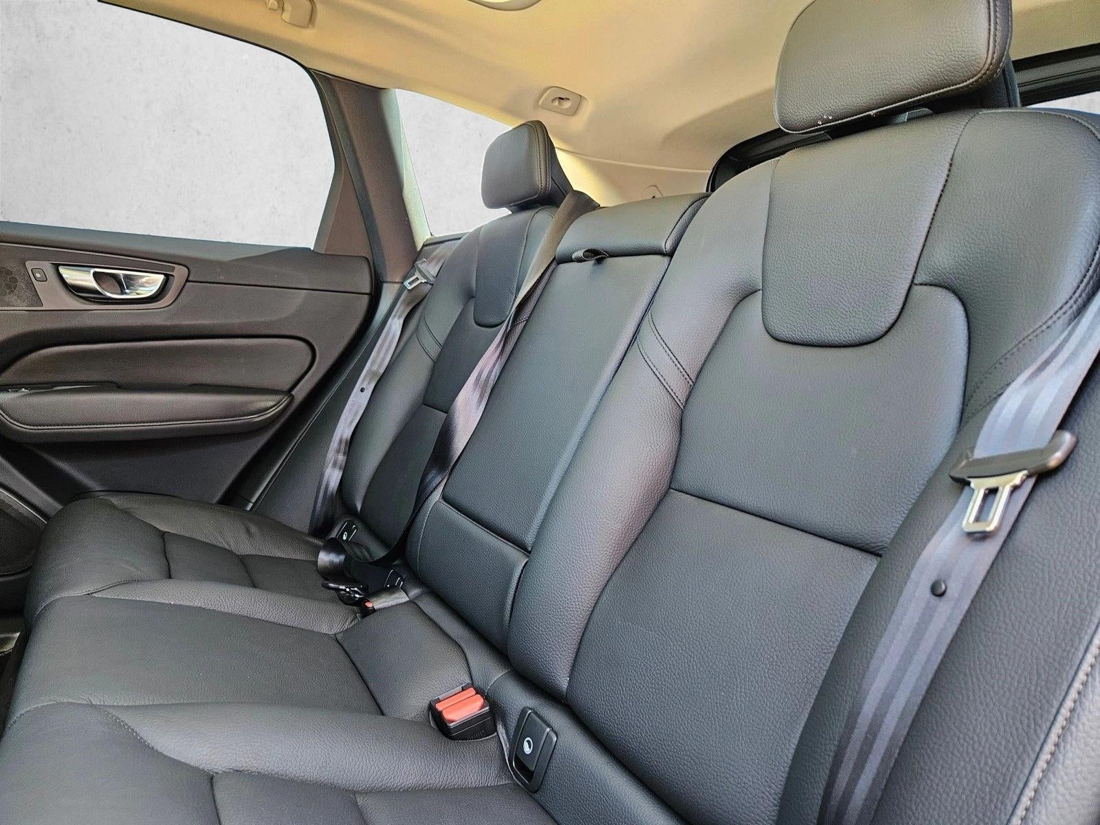 2022 Volvo XC60 Momentum