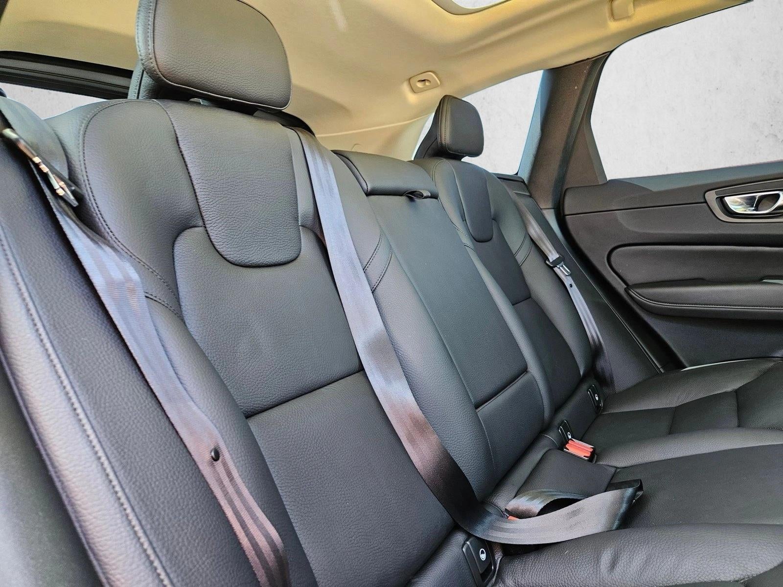 2022 Volvo XC60 Momentum