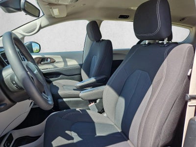 2024 Chrysler Voyager LX FWD