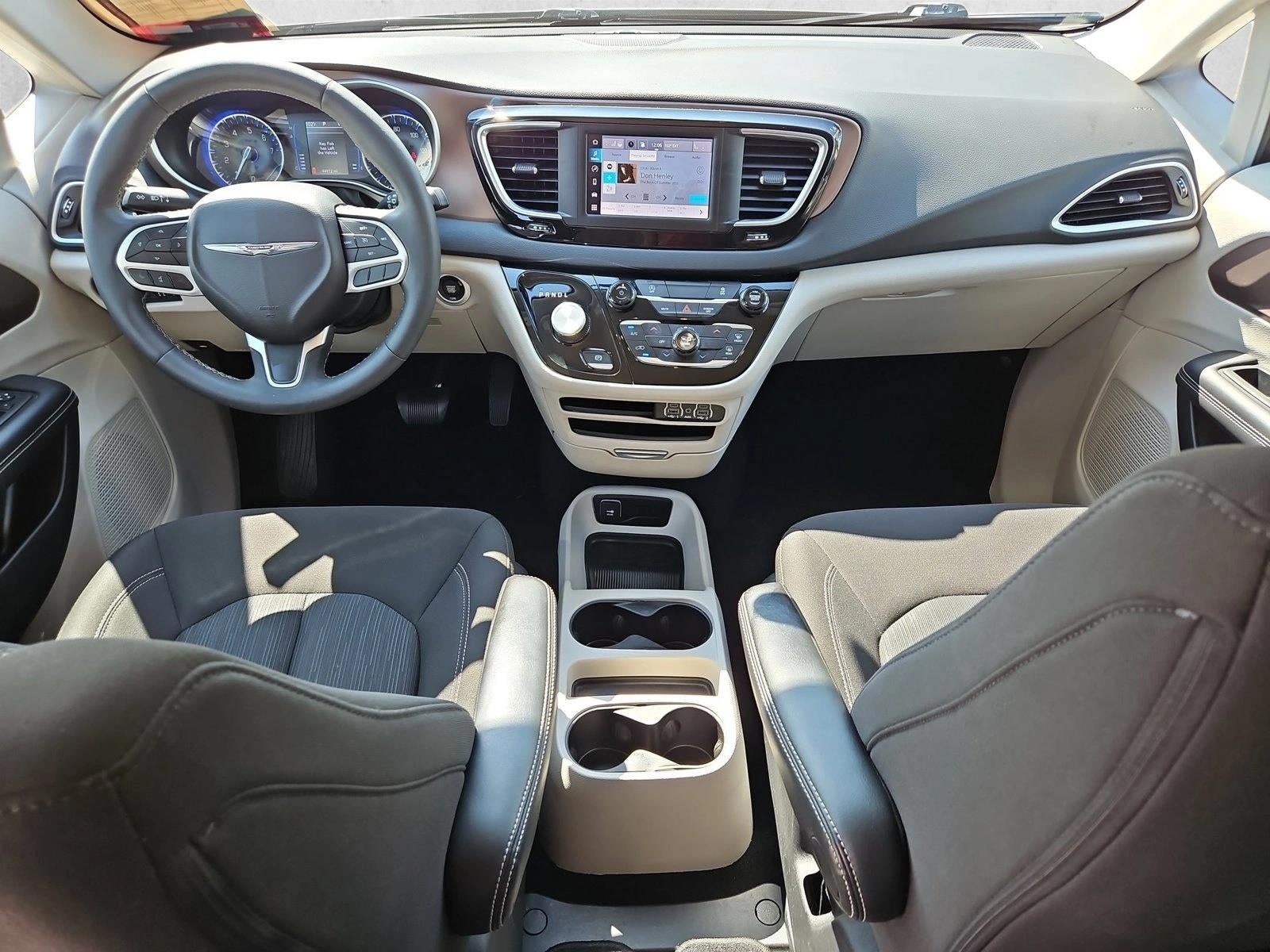 2024 Chrysler Voyager LX FWD