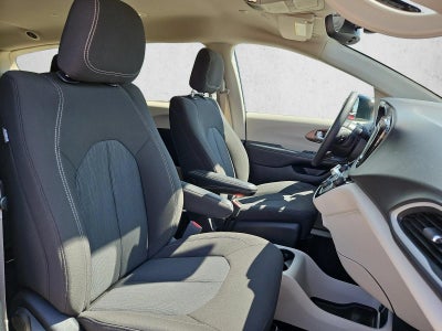 2024 Chrysler Voyager LX FWD