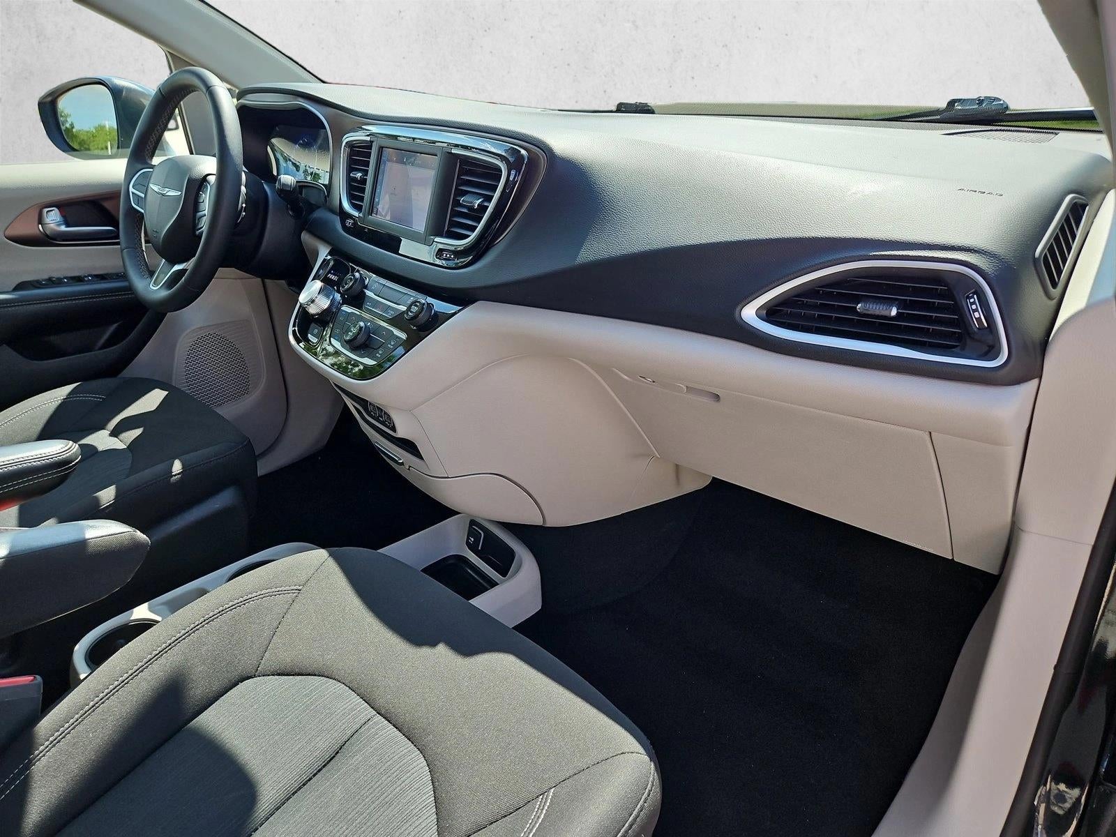 2024 Chrysler Voyager LX FWD