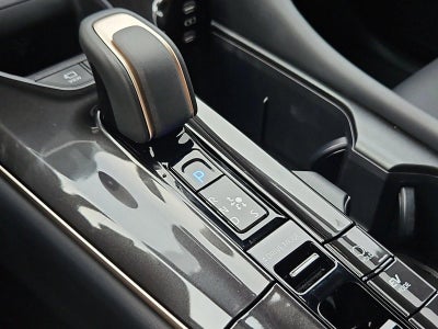 2025 Toyota Crown Signia Limited AWD (Natl)