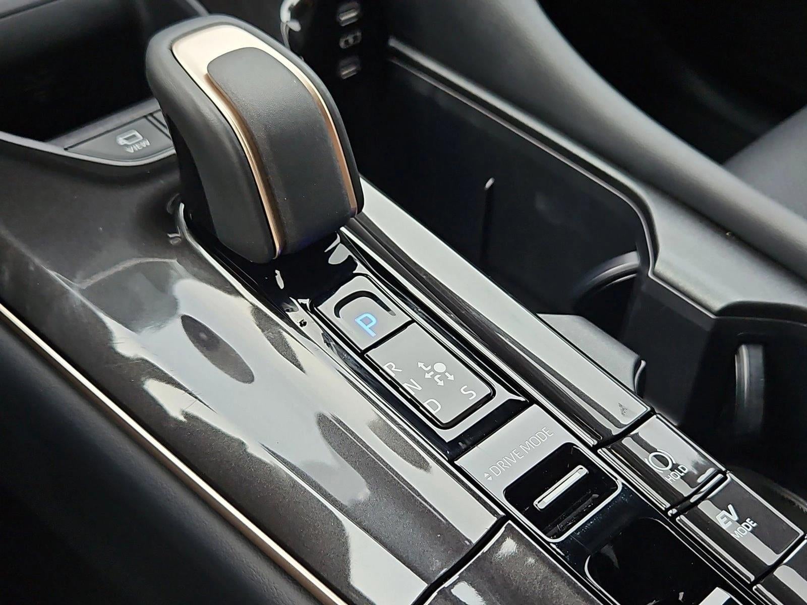 2025 Toyota Crown Signia Limited AWD (Natl)