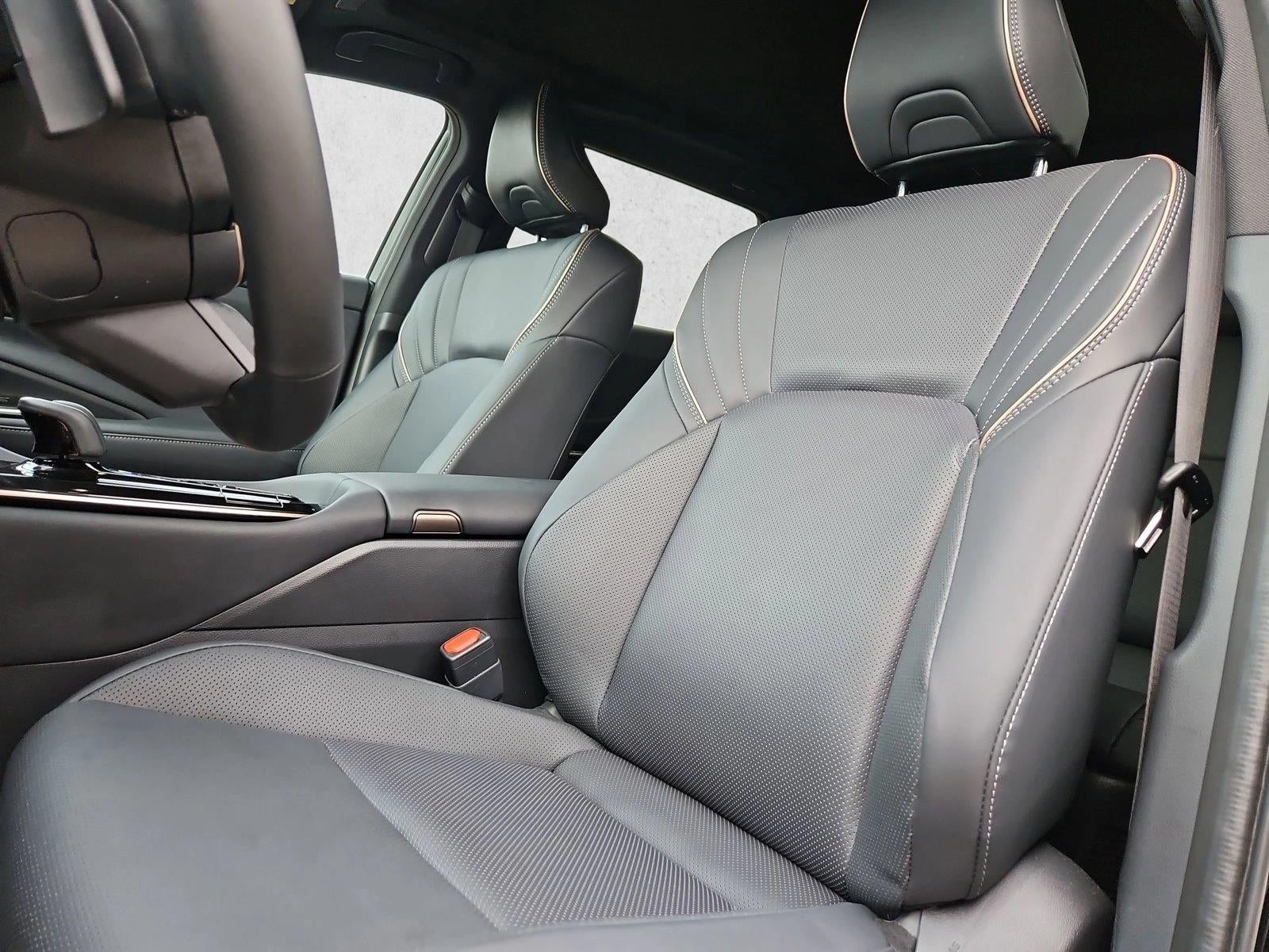 2025 Toyota Crown Signia Limited AWD (Natl)