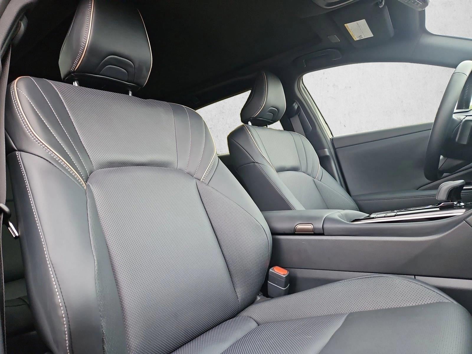 2025 Toyota Crown Signia Limited AWD (Natl)