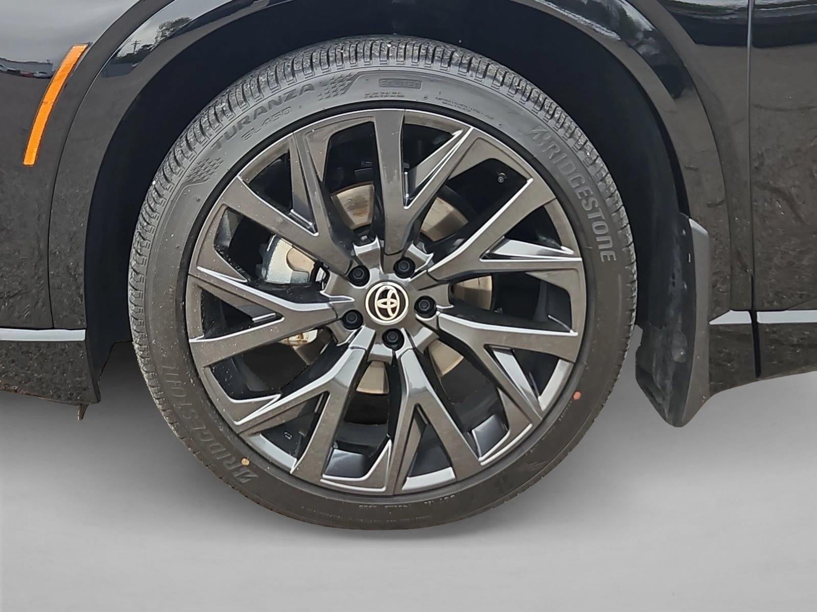 2025 Toyota Crown Signia Limited AWD (Natl)