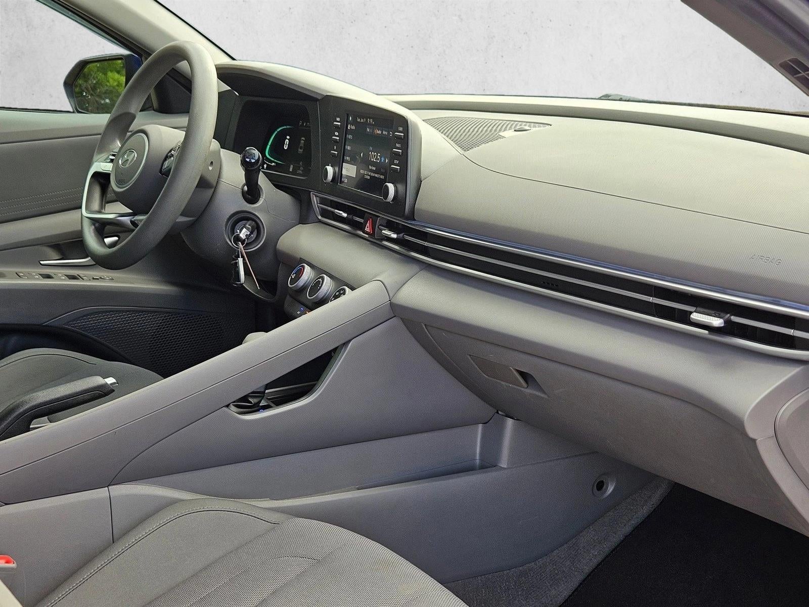 2024 Hyundai ELANTRA SE IVT