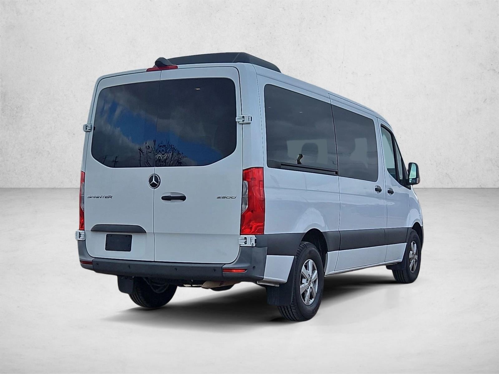 2022 Mercedes-Benz Sprinter Passenger Van 2500 Standard Roof V6 144" RWD