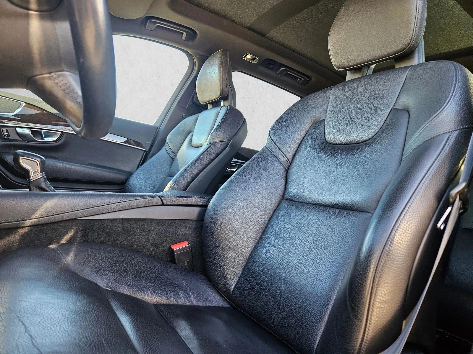 2017 Volvo XC90 T6 AWD 7-Passenger Momentum