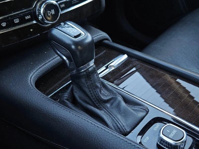 2017 Volvo XC90 T6 AWD 7-Passenger Momentum