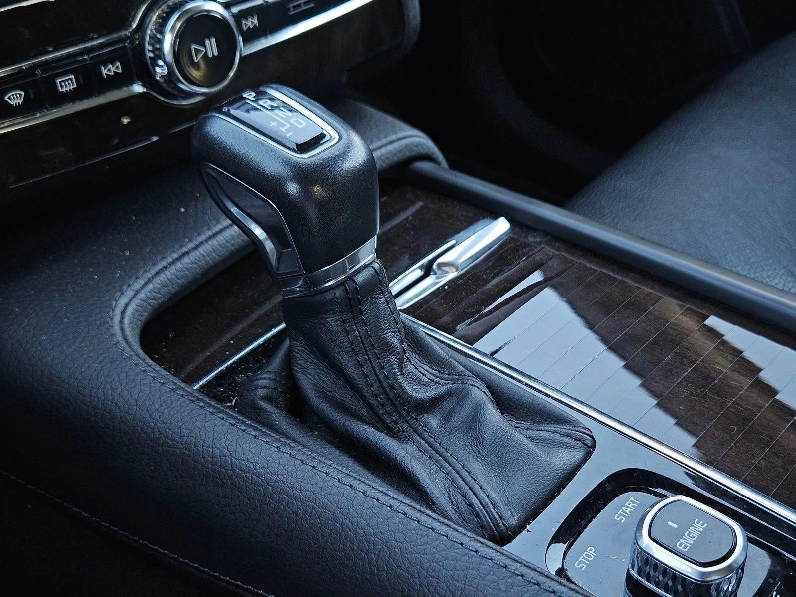 2017 Volvo XC90 T6 AWD 7-Passenger Momentum