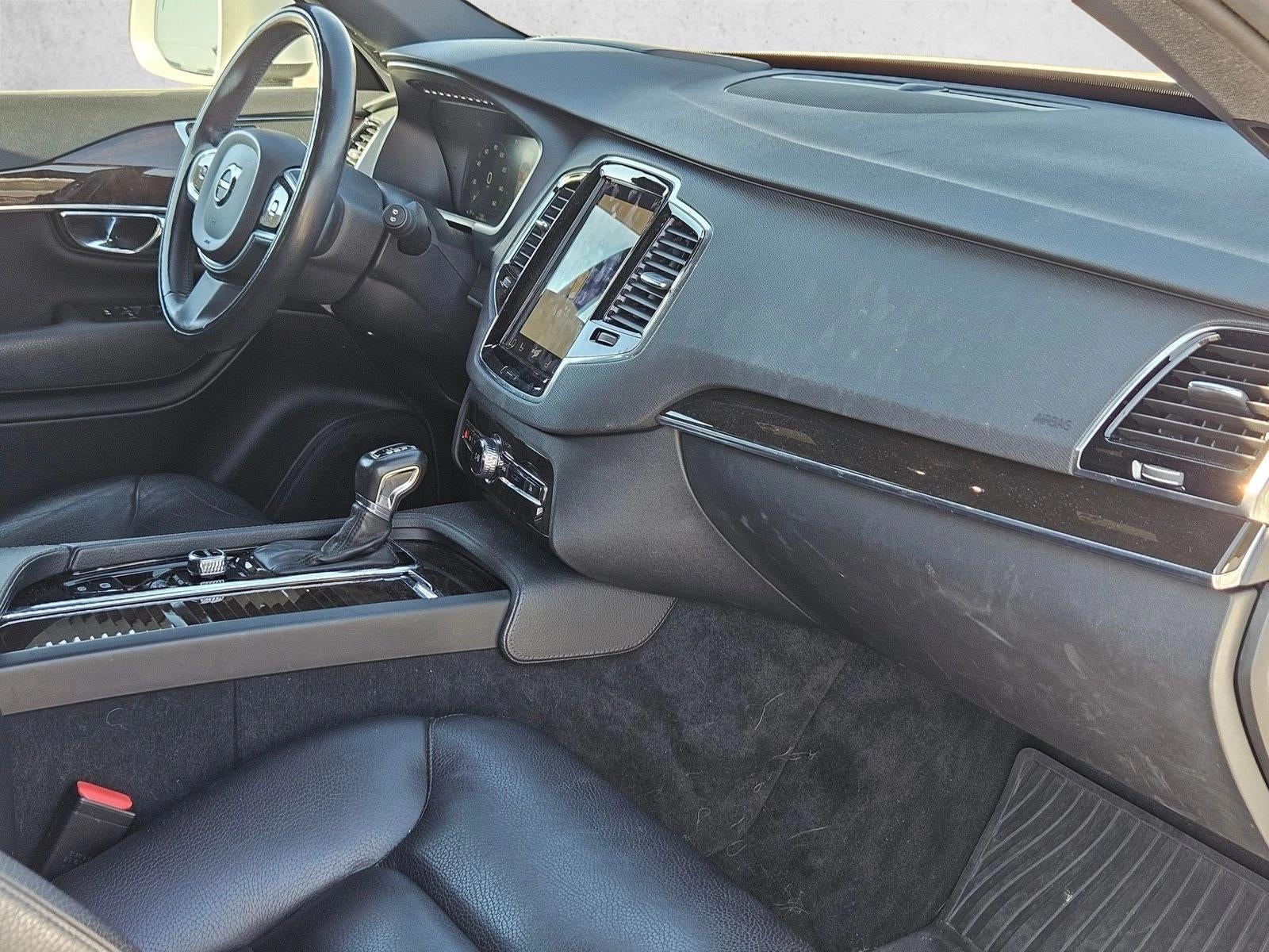 2017 Volvo XC90 T6 AWD 7-Passenger Momentum